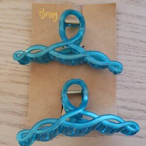 Berry Set of 2 Large Turquoise Hair Clips - BRAND NEW ON CARD